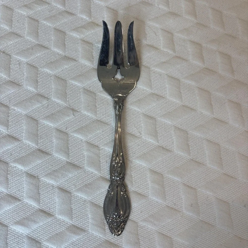 Oneida Stainless Steel Flatware Frederick II Serving Fork With Cut Out Design 9